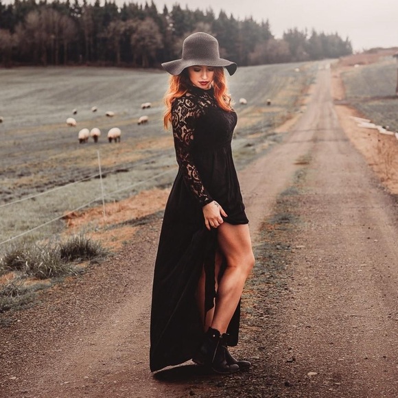 Black Lace Forever 21 Maxi Dress - Picture 1 of 7